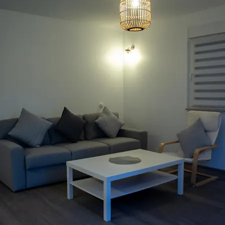 Joli En Rdc Dans Maison Neuve *