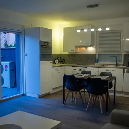 Apartman Joli En Rdc Dans Maison Neuve