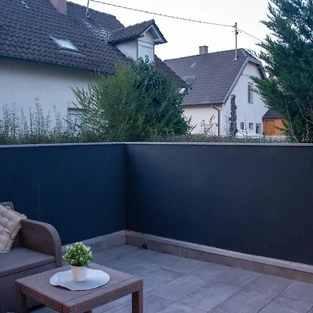 Joli En Rdc Dans Maison Neuve Apartman *