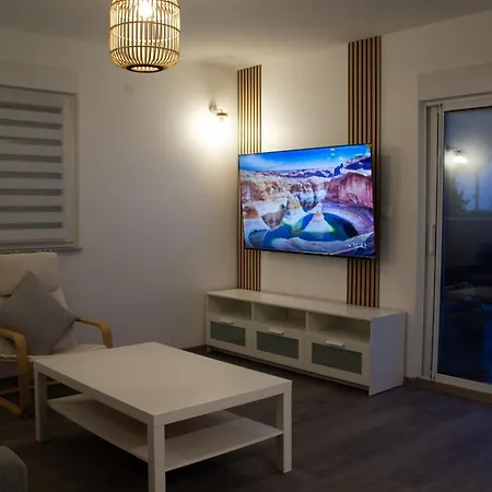 Joli En Rdc Dans Maison Neuve *