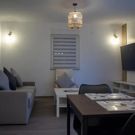 Apartman Joli En Rdc Dans Maison Neuve