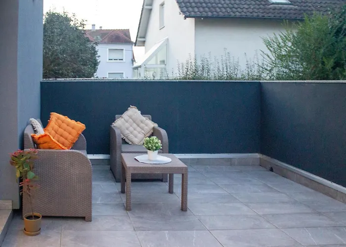 Joli En Rdc Dans Maison Neuve