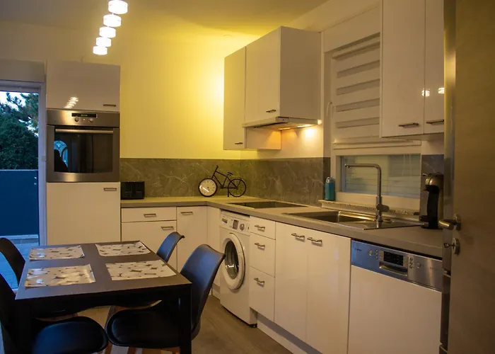 Joli En Rdc Dans Maison Neuve