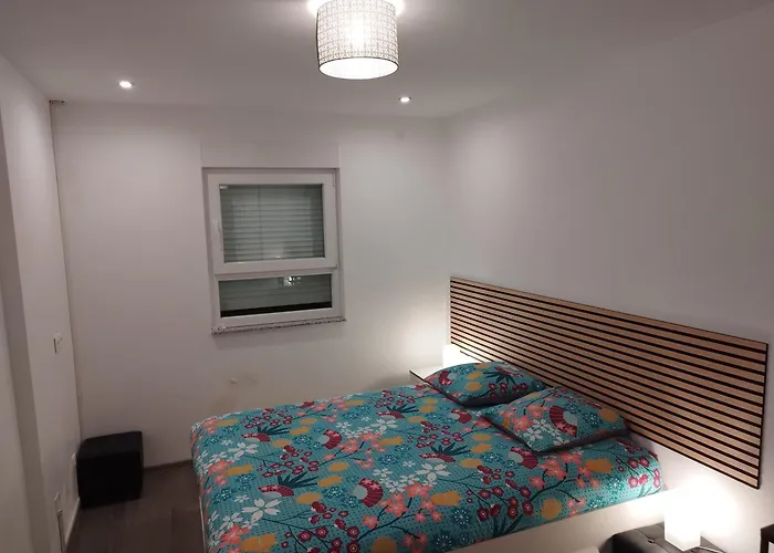 Joli En Rdc Dans Maison Neuve