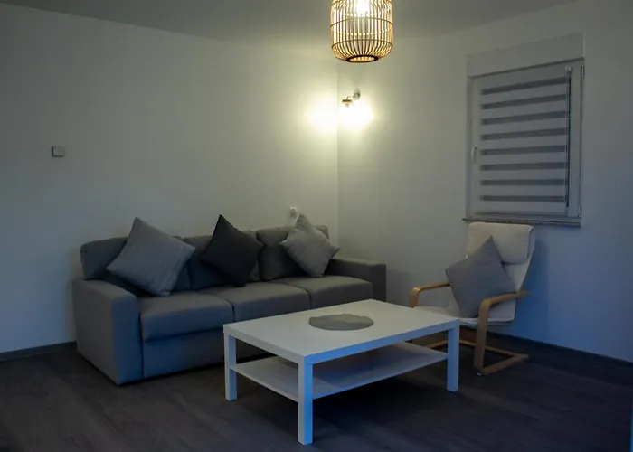 Joli En Rdc Dans Maison Neuve *