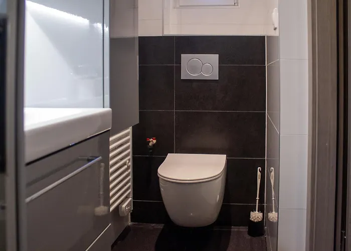 Joli En Rdc Dans Maison Neuve