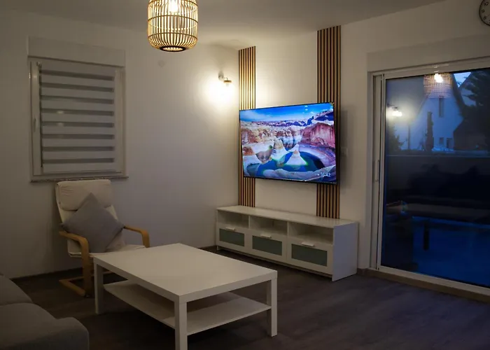 Joli En Rdc Dans Maison Neuve *