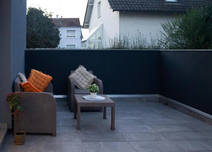 Joli En Rdc Dans Maison Neuve